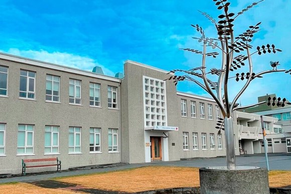 Opnunartímar og heimsóknir