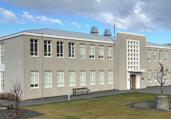 Opnunartímar og heimsóknir